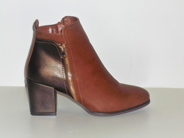 Camel colour Ankle Boot with side fastening zip